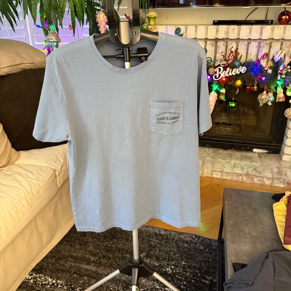 Iron & Resin Dove Gray Pocket-Tee